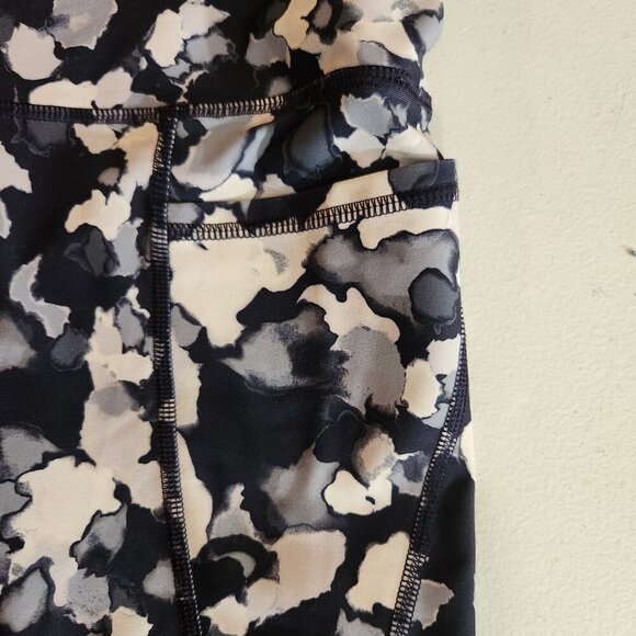 Old Navy Active Elevate Legging Womens Large Blue White Ink Spot Go Dry Pockets - Picture 14 of 16